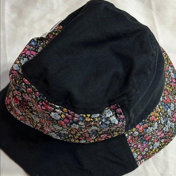 Vans Black and Floral Bucket Hat - Picture 4 of 11